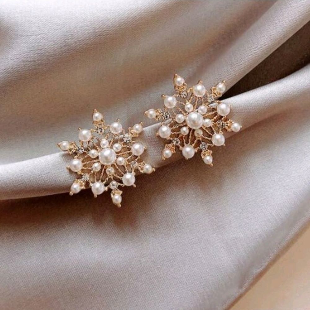 BNWT Pearl Snowflake Earrings
